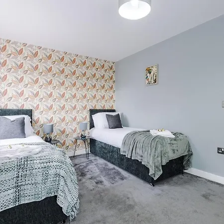 Сasa de vacaciones Four Bedroom House By Brookland Serviced Short Lets With Free Wifi Mánchester
