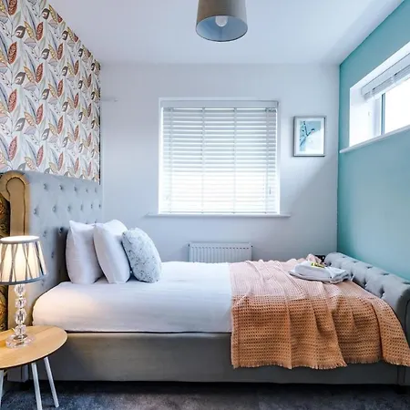 Four Bedroom House By Brookland Serviced Short Lets With Free Wifi Сasa de vacaciones Mánchester