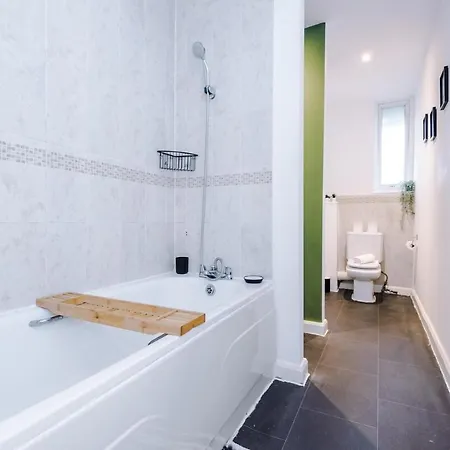 Nyaraló Three Bedroom House By Brookland Serviced Short Lets With Free Wifi Manchester
