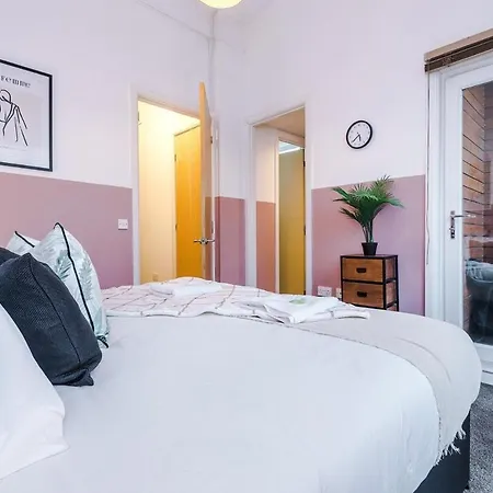Three Bedroom House By Brookland Serviced Short Lets With Free Wifi Casa vacanze *