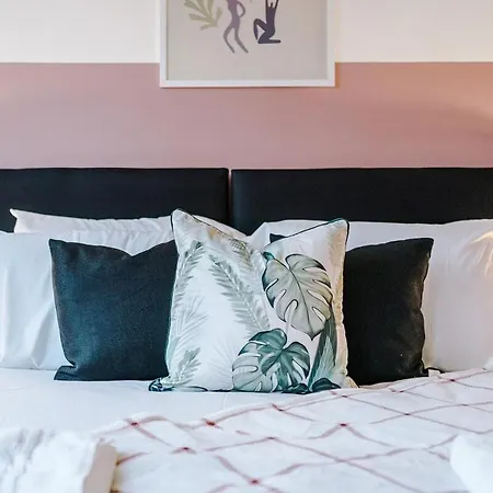 Holiday home Three Bedroom House By Brookland Serviced Short Lets With Free Wifi Manchester