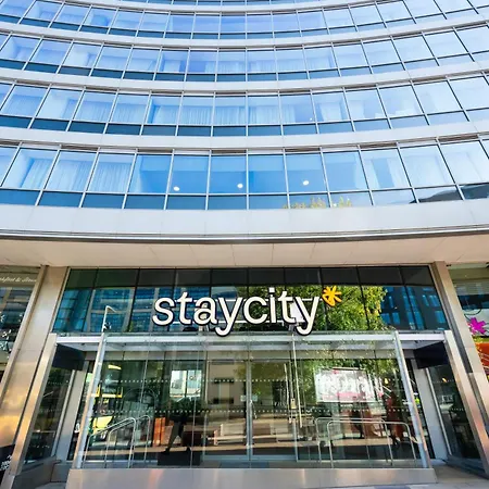 מלון דירות Staycity Piccadilly 4*