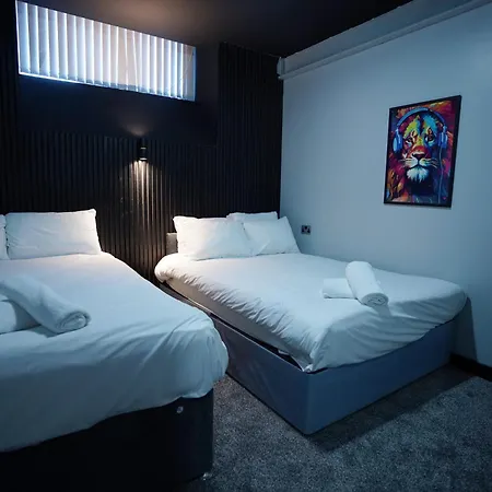 Nero Sleeps Fourteen Apartament Manchester