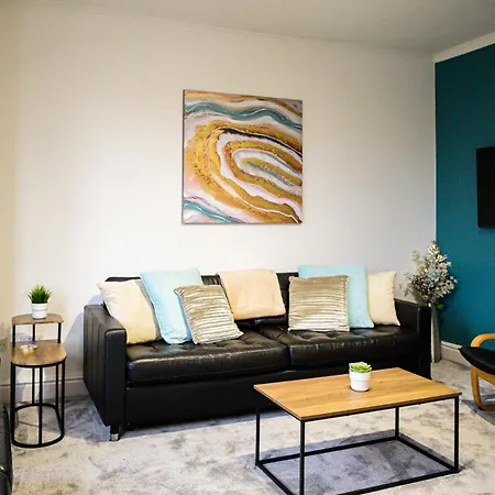 Apartament Aqua Springs, 2 Bedroom Sofa Bed, Sleeps 6, 1st Floor Apartment, Near Didsbury