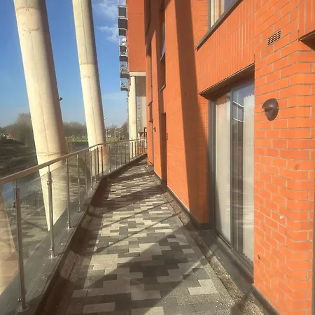 Adelphi Wharf By Beehosting *