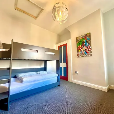 Coop Arena, Etihad & Center! Spacious! Luxurious Entire Home, Sleep 4 Manchester
