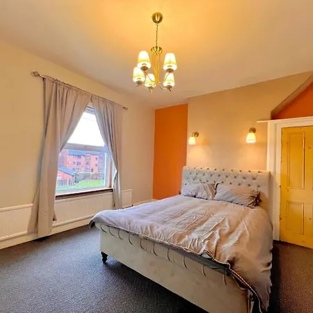Coop Arena, Etihad & Center! Spacious! Luxurious Entire Home, Sleep 4 Holiday home
