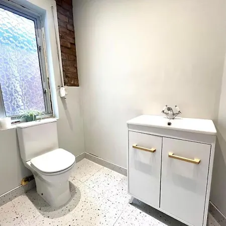 Coop Arena, Etihad & Center! Spacious! Luxurious Entire Home, Sleep 4 Manchester
