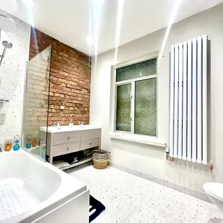 Coop Arena, Etihad & Center! Spacious! Luxurious Entire Home, Sleep 4 * Manchester