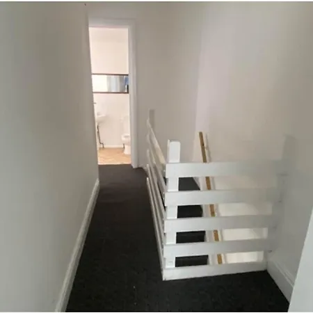 Modern 2-bed In Salford Near & Mediacity Lejlighed *