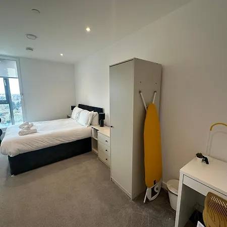 Modern 2 Bed Old Trafford Stadium *
