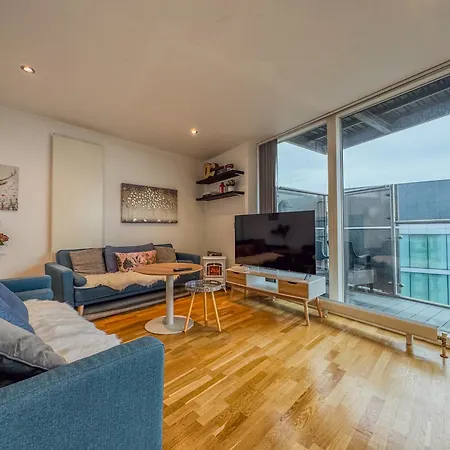 Apartment Media Skyline *