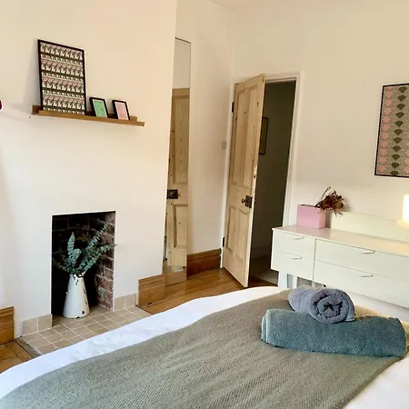 Stylish Comfortable With Free Parking Apartment Manchester