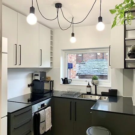 Apartment Stylish Comfortable With Free Parking