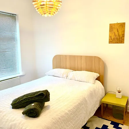Stylish Comfortable With Free Parking דירה