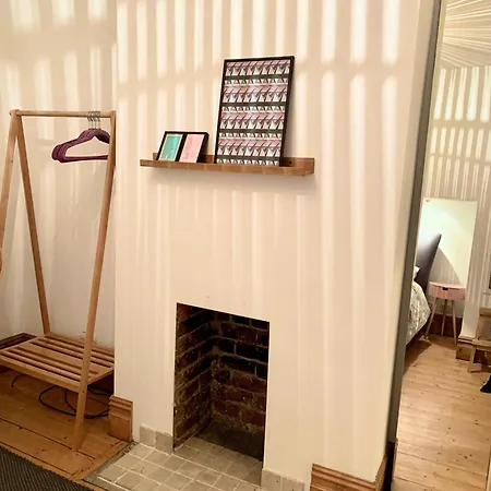 Stylish Comfortable With Free Parking Manchester