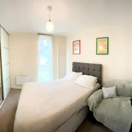 Apartment Entire Stylish Flat Centre *
