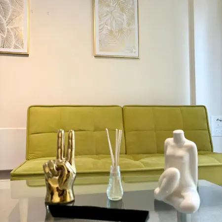 Apartment Entire Stylish Flat Centre *