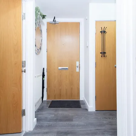 Waters Edge Apartment *