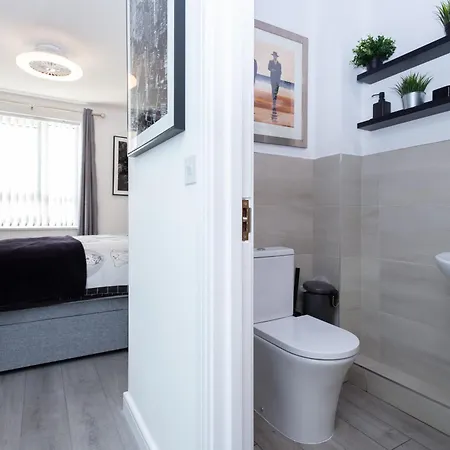 Waters Edge Apartment *