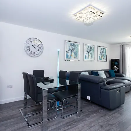 Waters Edge Apartment *