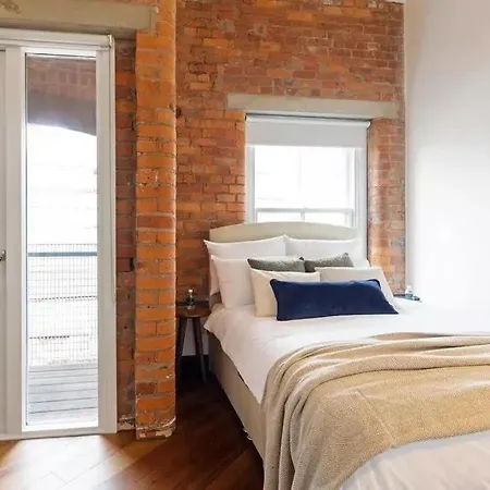 Apartment 2 Bed Luxury Apartment, Parking, Gym, Concierge