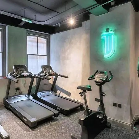 2 Bed Luxury Apartment, Parking, Gym, Concierge Apartment Manchester