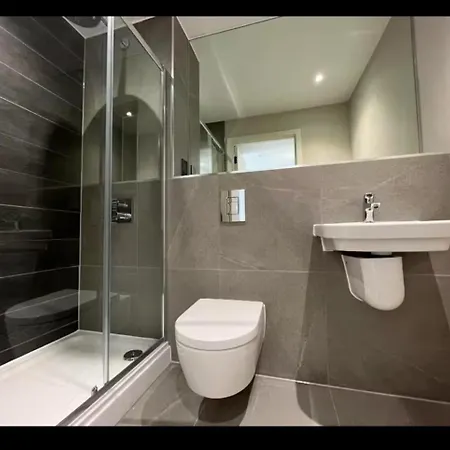 Elegant 2-bed 2-bath In With Balcony * 曼彻斯特