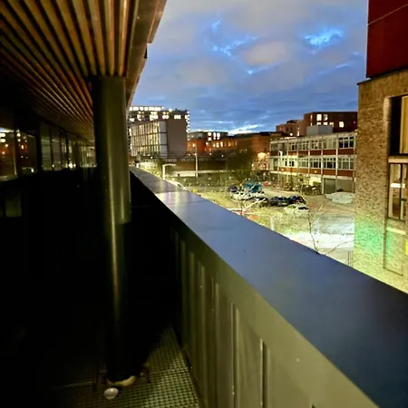Newly Built 2br-2bath With Balcony In Mcr-sleeps4 * Manchester