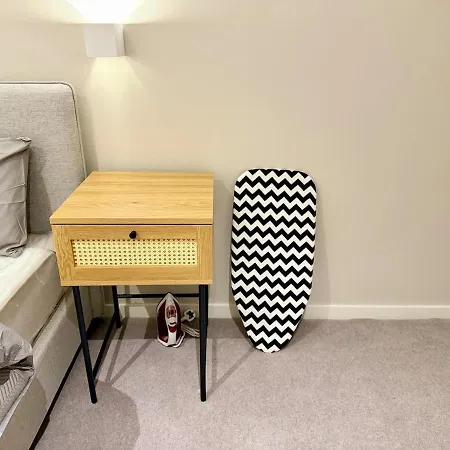 Apartment Elegant 2-bed 2-bath In With Balcony Manchester