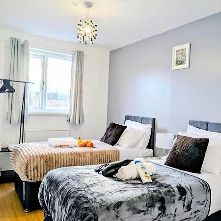 Lovely 5 Bedroom House In Centre With Free Parking! Feriehus *