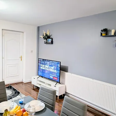 Lovely 5 Bedroom House In Centre With Free Parking! Holiday home