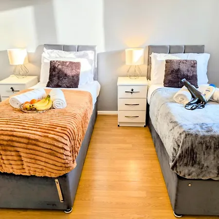 Lovely 5 Bedroom House In Centre With Free Parking! * Manchester