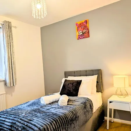 Holiday home Lovely 5 Bedroom House In Centre With Free Parking!