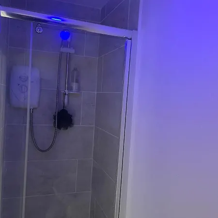 Stylish 2-bed Apartment, Near Old Trafford & Centre Διαμέρισμα *