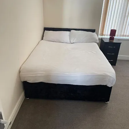 Stylish 2-bed Apartment, Near Old Trafford & Centre