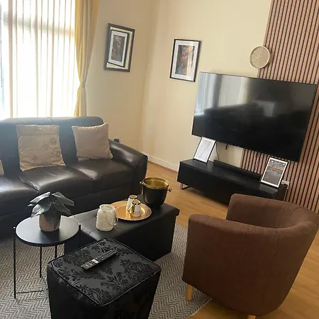 Apartment Stylish 2-bed Apartment, Near Old Trafford & Centre