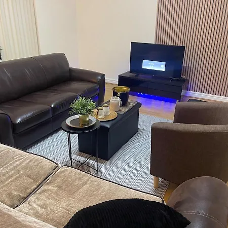 Apartment Stylish 2-bed Apartment, Near Old Trafford & Centre