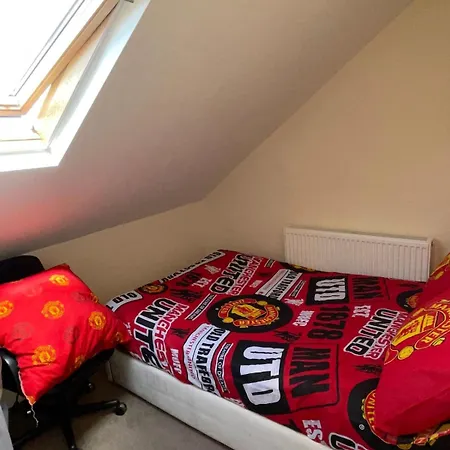 Stylish 2-bed Apartment, Near Old Trafford & Centre Μάντσεστερ