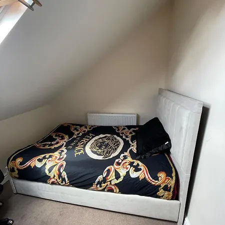 Stylish 2-bed Apartment, Near Old Trafford & Centre
