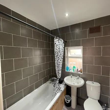 Apartment Stylish 2-bed Apartment, Near Old Trafford & Centre *