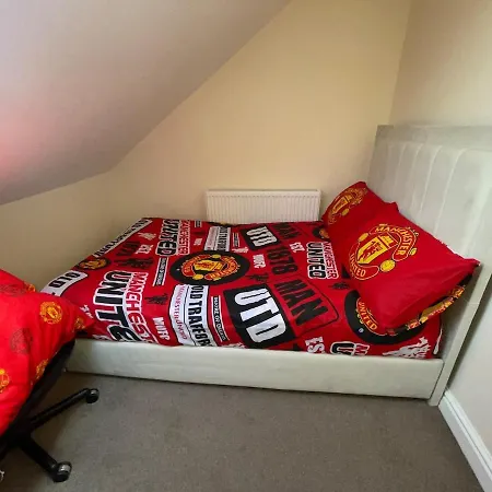 Stylish 2-bed Apartment, Near Old Trafford & Centre Manchester