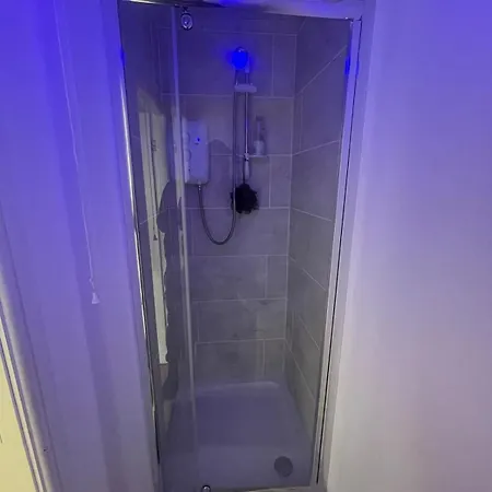 Stylish 2-bed Apartment, Near Old Trafford & Centre *