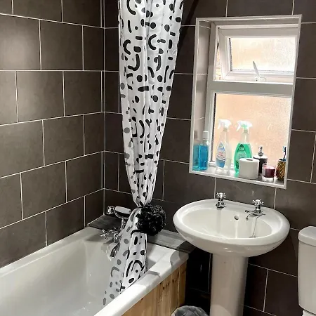 Stylish 2-bed Apartment, Near Old Trafford & Centre