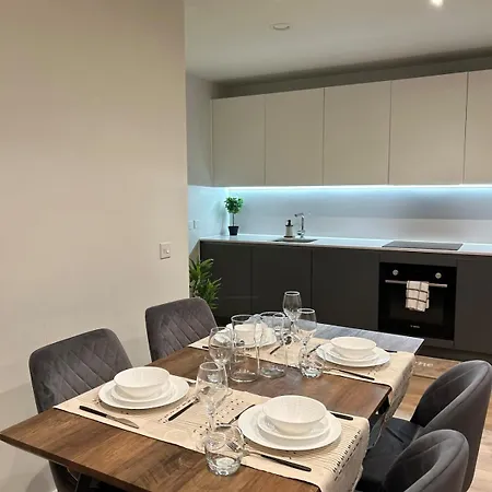 Spacious Terrace Gym Free Parking *