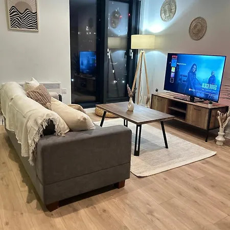 Spacious Terrace Gym Free Parking