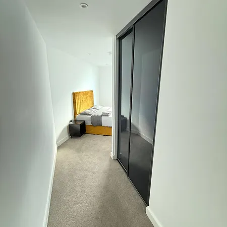 3bed Sleeps 6 - With Wifi * Manchester