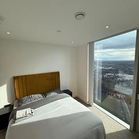 3 Bedroom In The Centre Of Deansgate New Build *