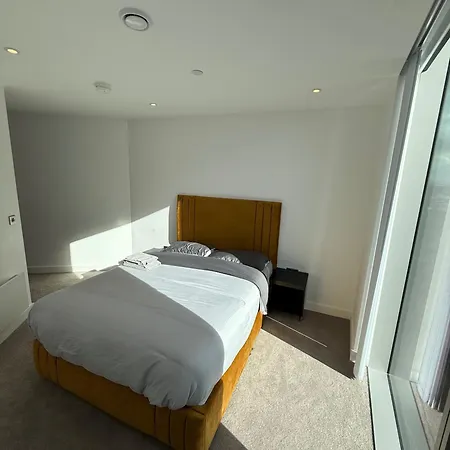 3 Bedroom In The Centre Of Deansgate New Build Manchester