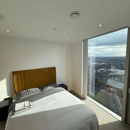 3 Bedroom In The Centre Of Deansgate New Build Manchester